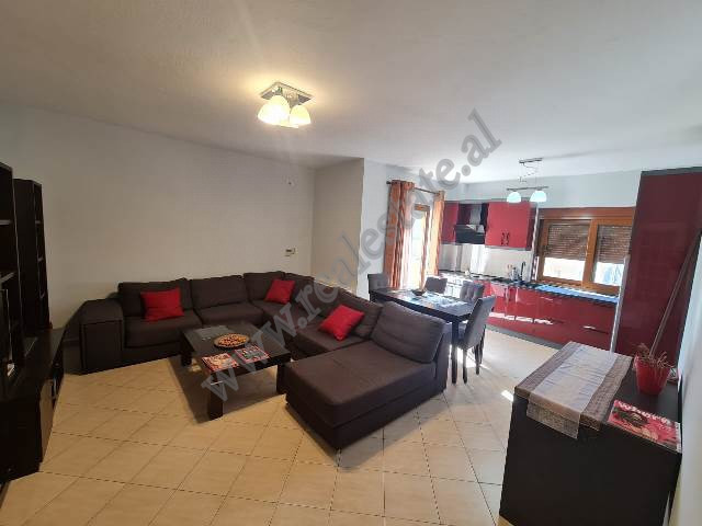Apartament 2+1 per shitje ne rrugen e Bogdaneve ne Tirane.
Pozicionohet ne katin e 6te te nje palla
